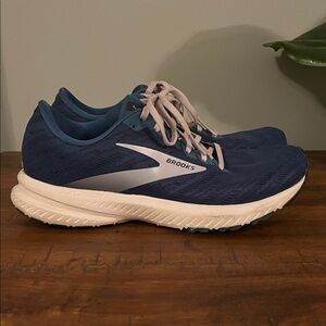 Brooks Launch 7 Running Shoes in Navy and White with Silver Accent